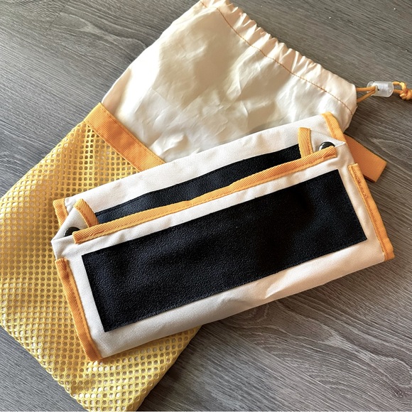 Portable potty pad mat and a bowl - Picture 2 of 6